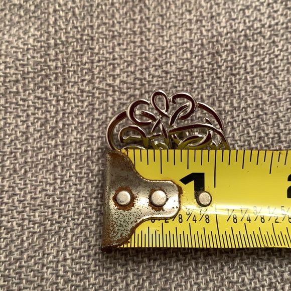 Medallion Like Silver Tone Clip-On Earrings Like New - Picture 5 of 7